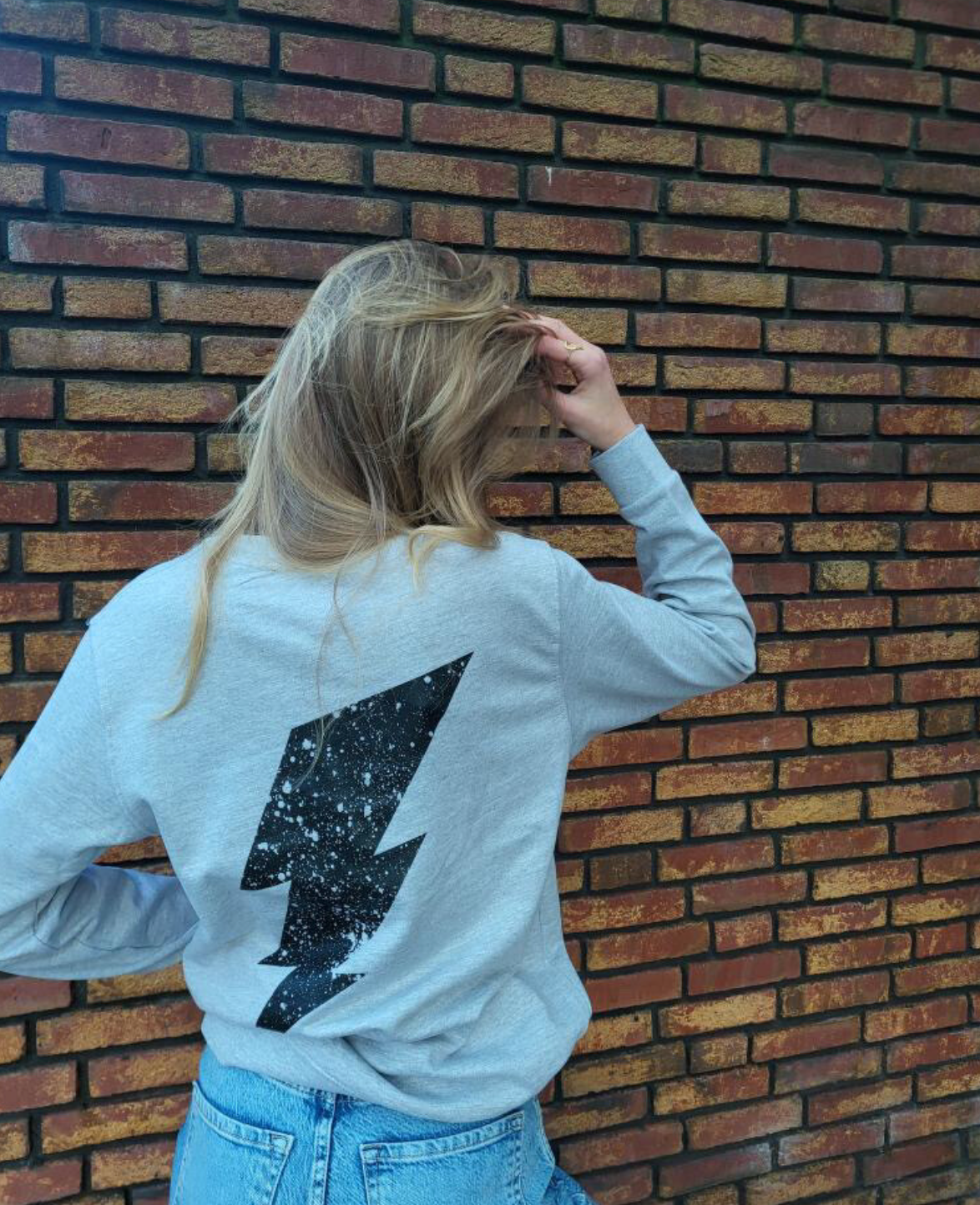 De Grijze Bliksem Sweater Met Zwart