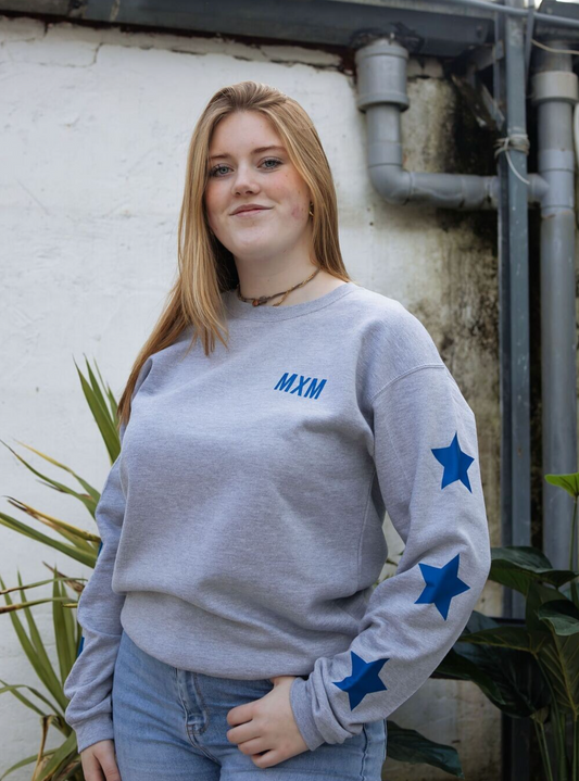 De Grijze Noor Sweater Met Kobalt Blauw