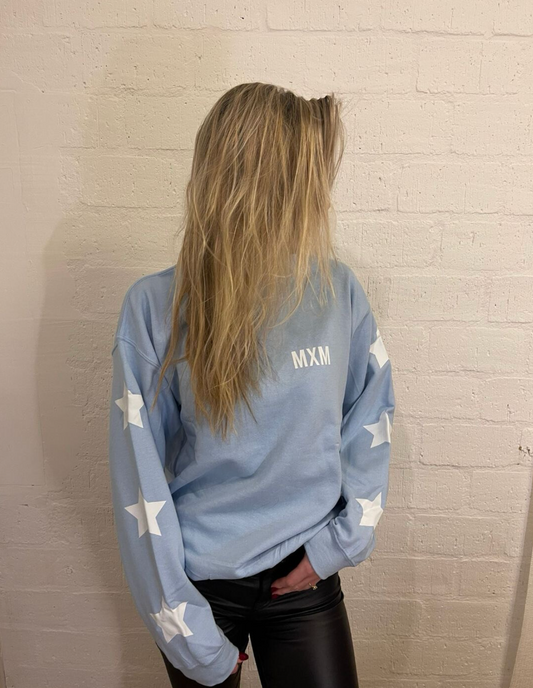 De Baby Blauwe Noor Sweater Met Witte Sterren