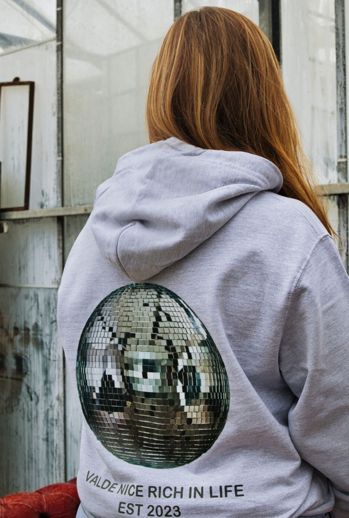 De Grijze Disco Hoodie